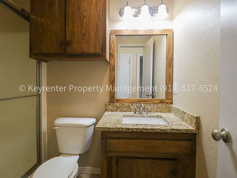 4902 S Gum Ave — Photo 62
