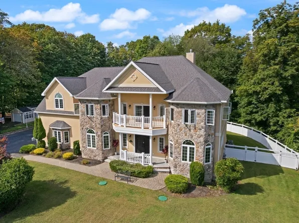 2 Bridle Path, Lynnfield, MA 01940