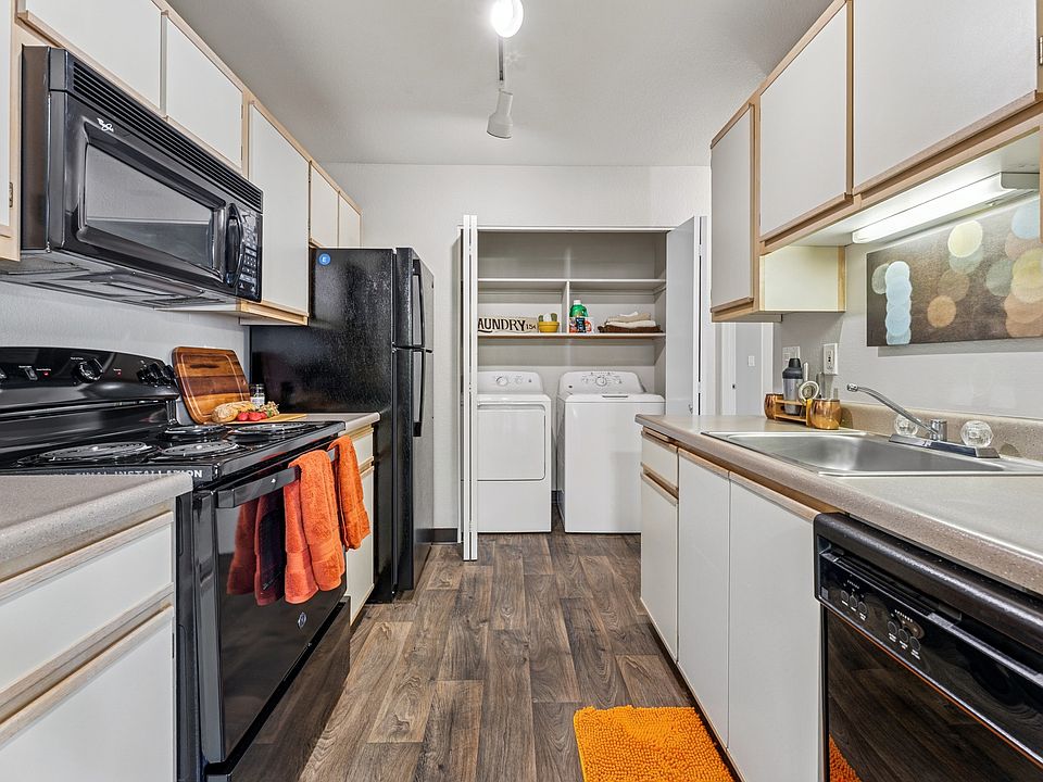Kitchen | 2-Bedroom | Clermont