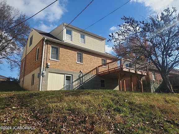 3rd image of 1002 Laurel Dr