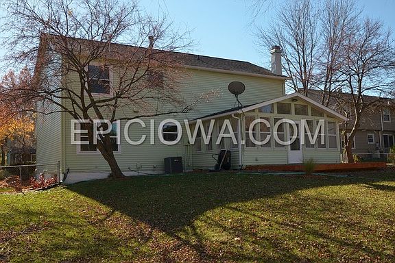 3rd image of 370 Cambridge Dr NE