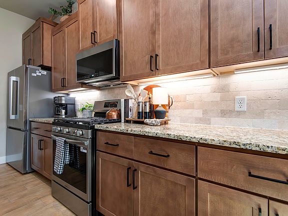 5th image of 1104 W Pebblebrooke Drive