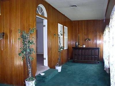 2nd image of 300 Pine St