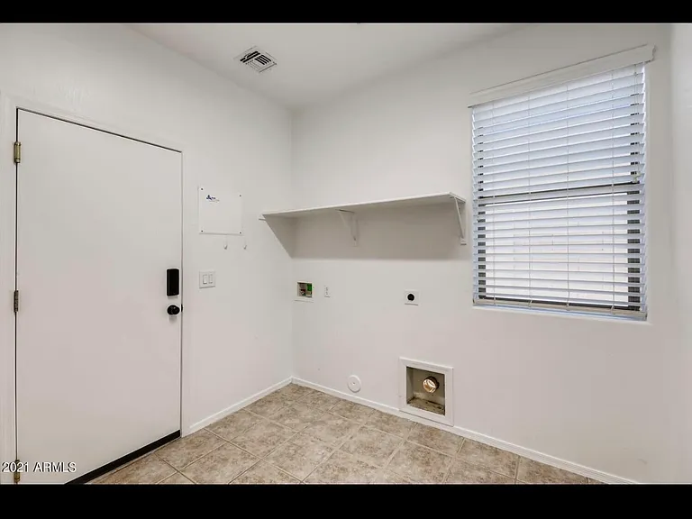 17259 W Smokey Dr — Photo 6