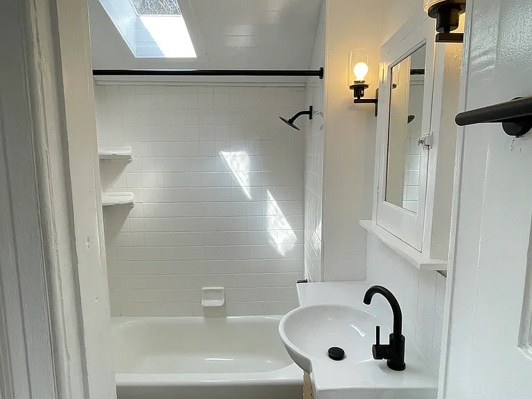 1874 Donner Ave — Photo 7