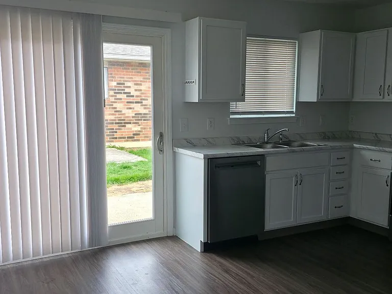 Waynedale Circle Apartments — Photo 46