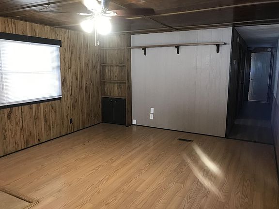 2nd image of 104 Lake Vista St