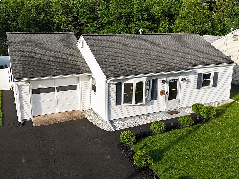 1st image of 9 Maple Avenue