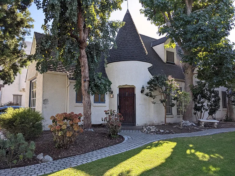 239 Orizaba Ave — Photo 1