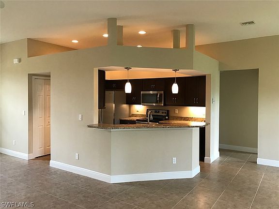 4th image of 404 SE 23rd Terrace Cpe