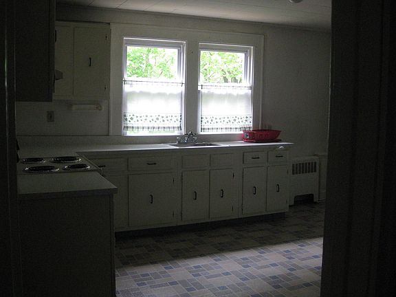 Large Eat-In Kitchen