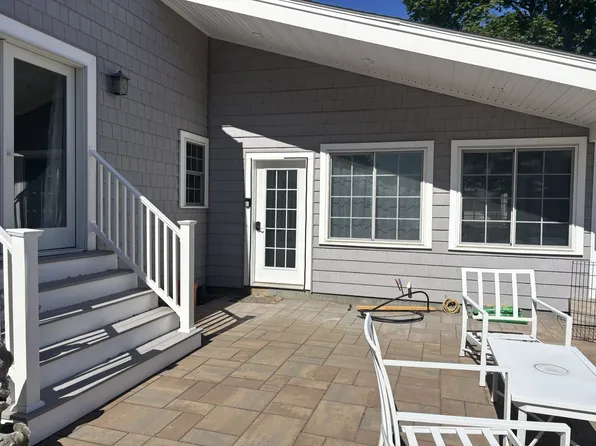 210 High St, Westerly, RI 02891