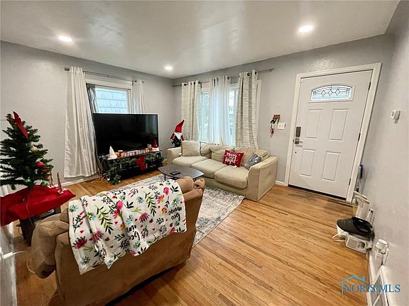 4th image of 1625 Glenbrook Dr