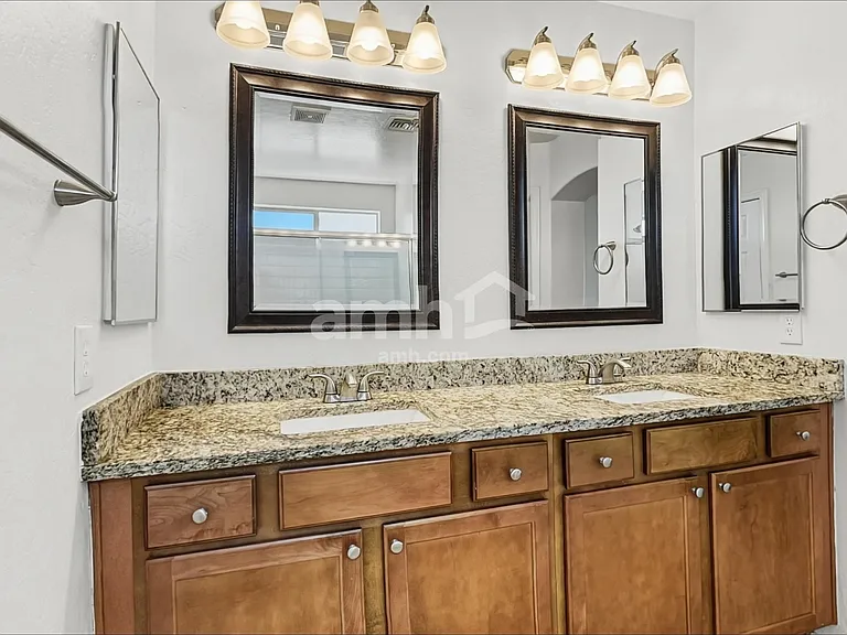 11353 W Buchanan St — Photo 12