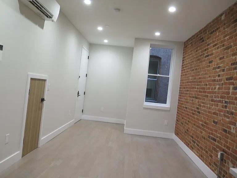 860 Hancock St #2R — Photo 6