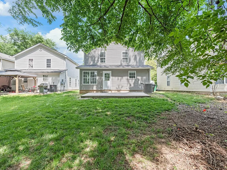 8818 Sharonbrook Dr — Photo 28
