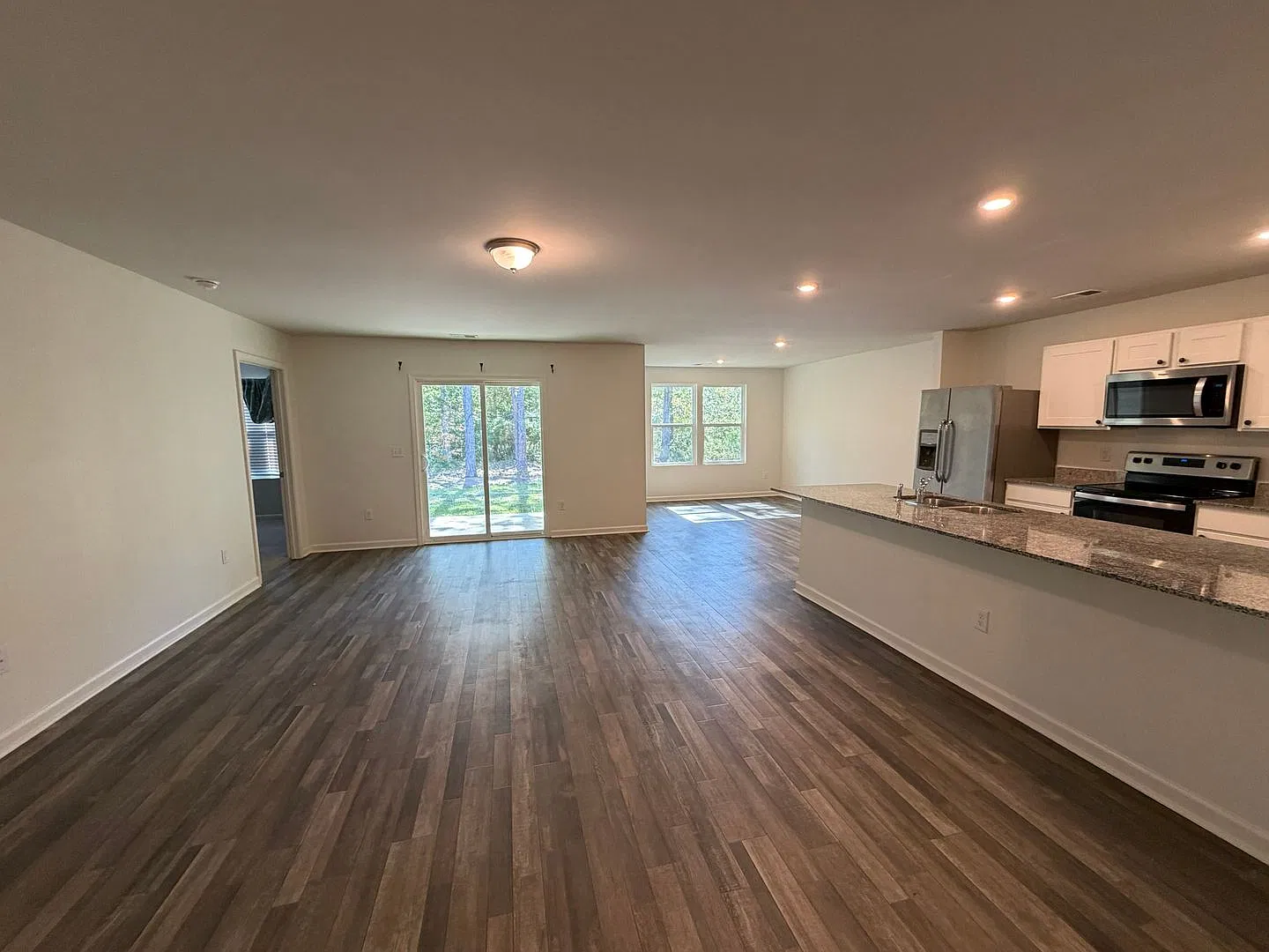 4 bedroom, 2 bathroom single story home nestled in Mill Creek Cove! — Photo 3