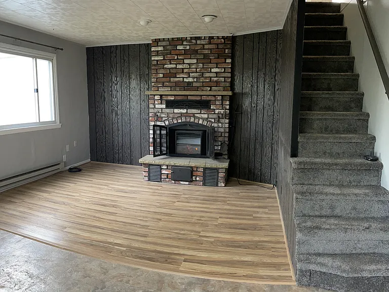 433 Parkinson St — Photo 6