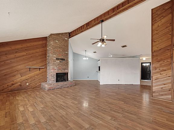 3rd image of 10135 Shell Rock Rd