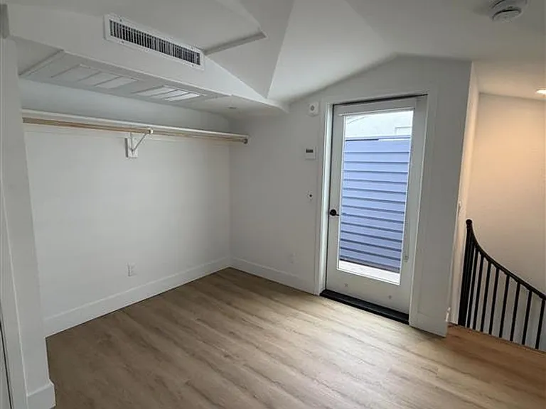 Girard Lofts — Photo 14