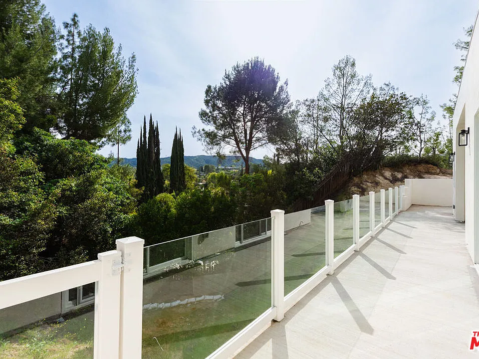 4724 N El Caballero Dr