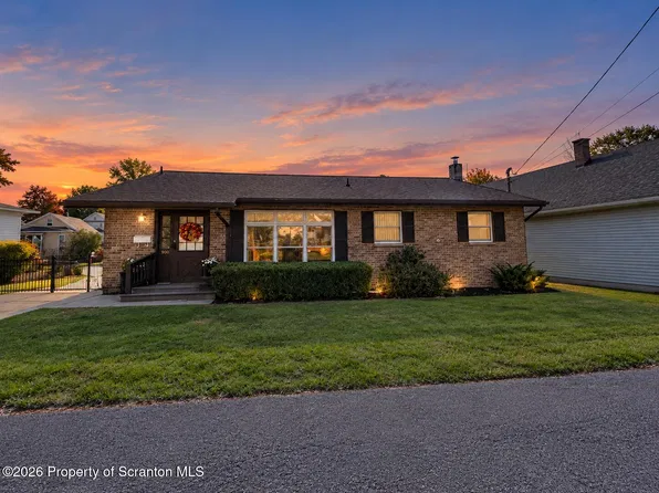 900-902 Washington St, Throop, PA 18512