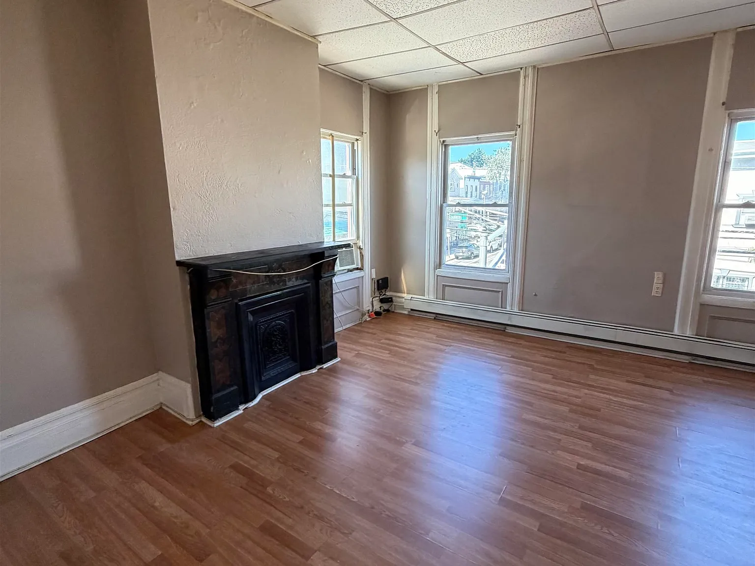 4 bed, 1.0 bath, $2,900 — Photo 2