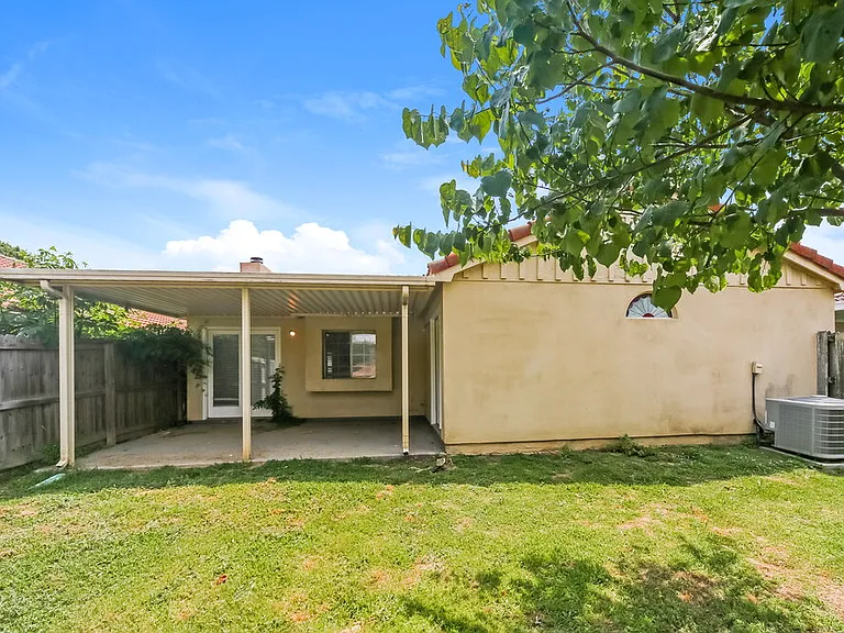 7203 Atterbury Cir E — Photo 15