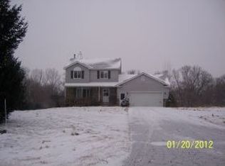 977 Oakhurst Rd, Fowlerville, MI 48836