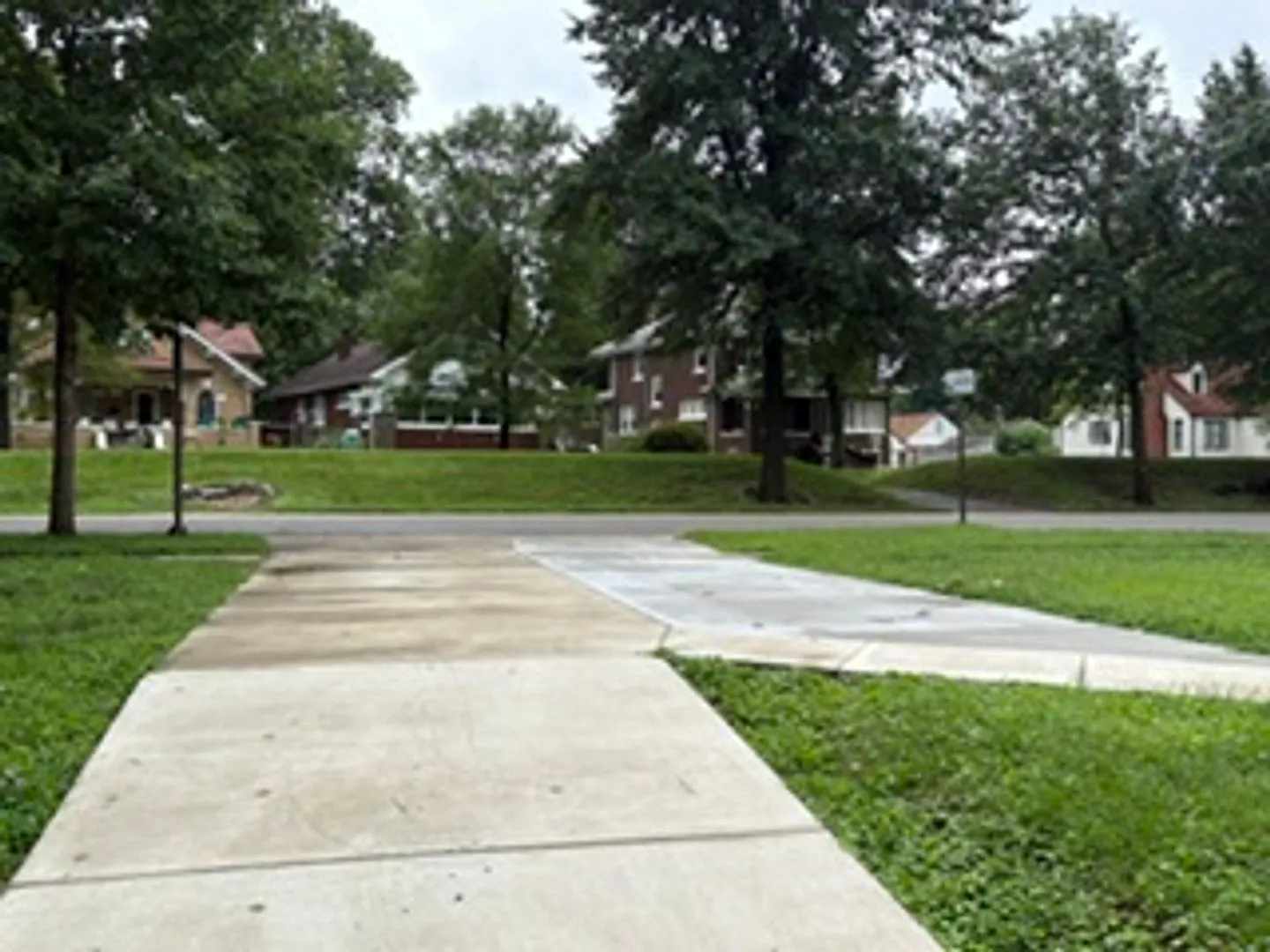 Beautiful 4 Bedroom 1 Bathroom Home — Photo 4