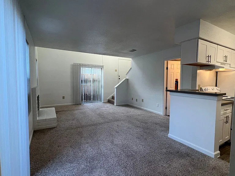 Emerald Cove Apartments — Photo 18