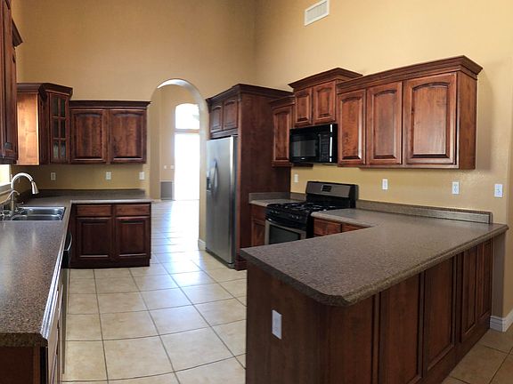 5th image of 5569 Manuel Moreno Dr