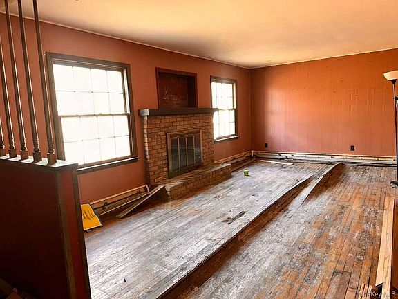 4th image of 179 Roosevelt Road