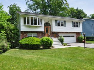 22 Frost Ln, Hartsdale, NY 10530