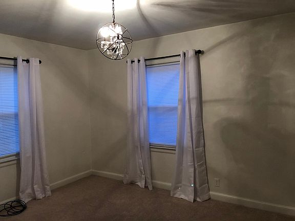 bedroom w/double closets