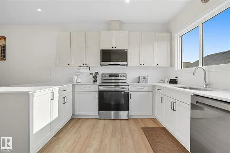 3 bed, 2.5 bath, $2,300 — Photo 3