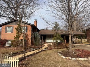 917 Crestwood Dr, Alexandria, VA 22302