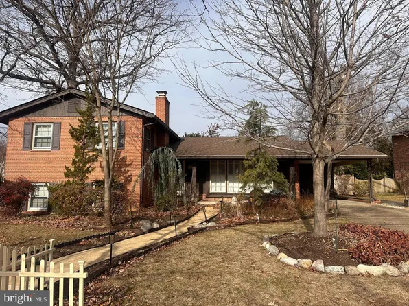 917 Crestwood Dr, Alexandria, VA 22302