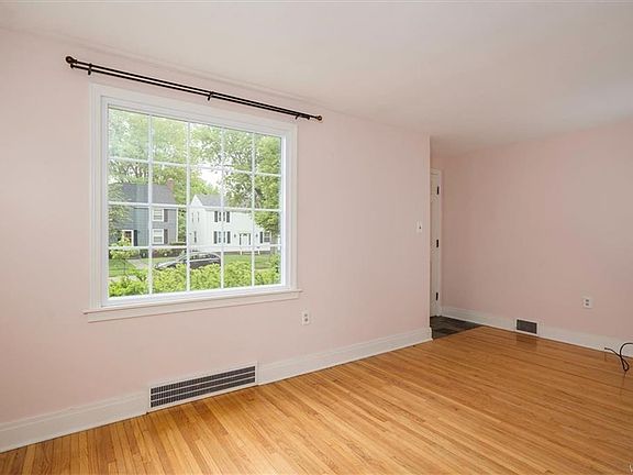 4th image of 192 Highland Dr