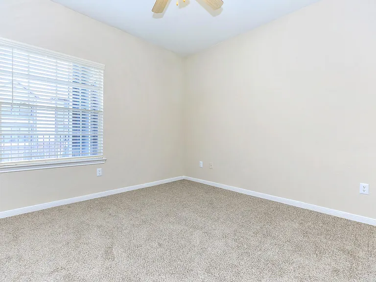 Residence at Westchase — Photo 43
