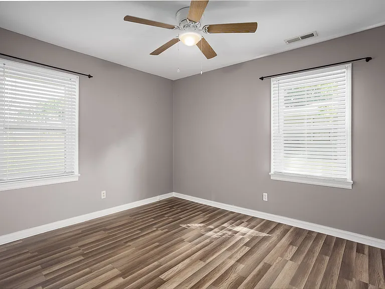 4126 Eastwood Dr — Photo 9