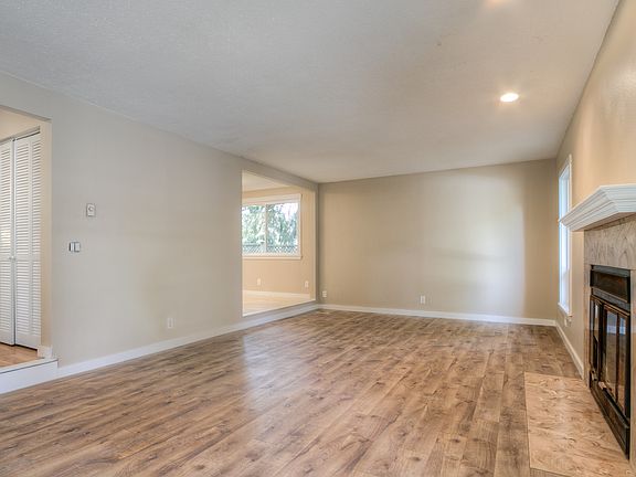 5th image of 19003 52nd Ave W
