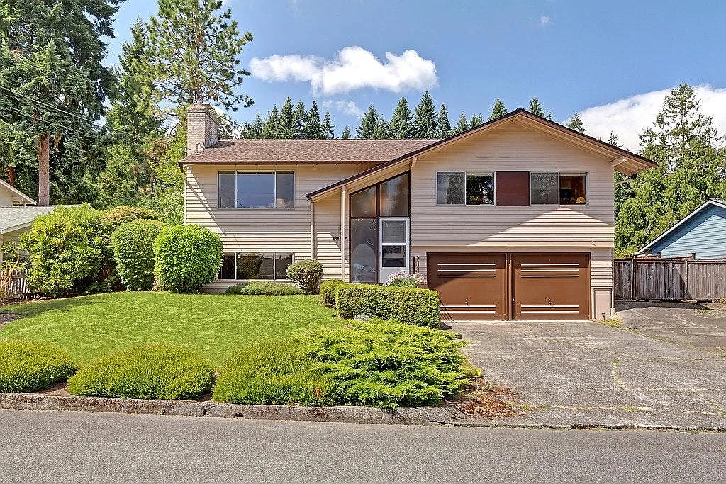 1237 169th Ave NE photo 1