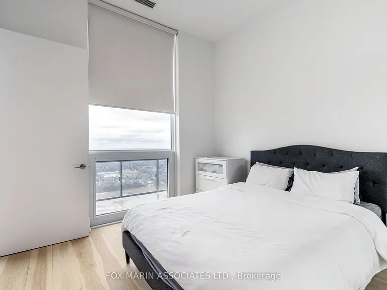 39 Roehampton Ave #4604 — Photo 10