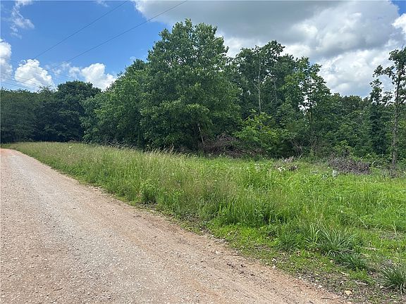 3rd image of 13888 White Oak Ln
