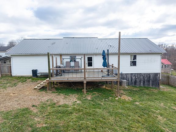 4th image of 375 Canterbury Dr