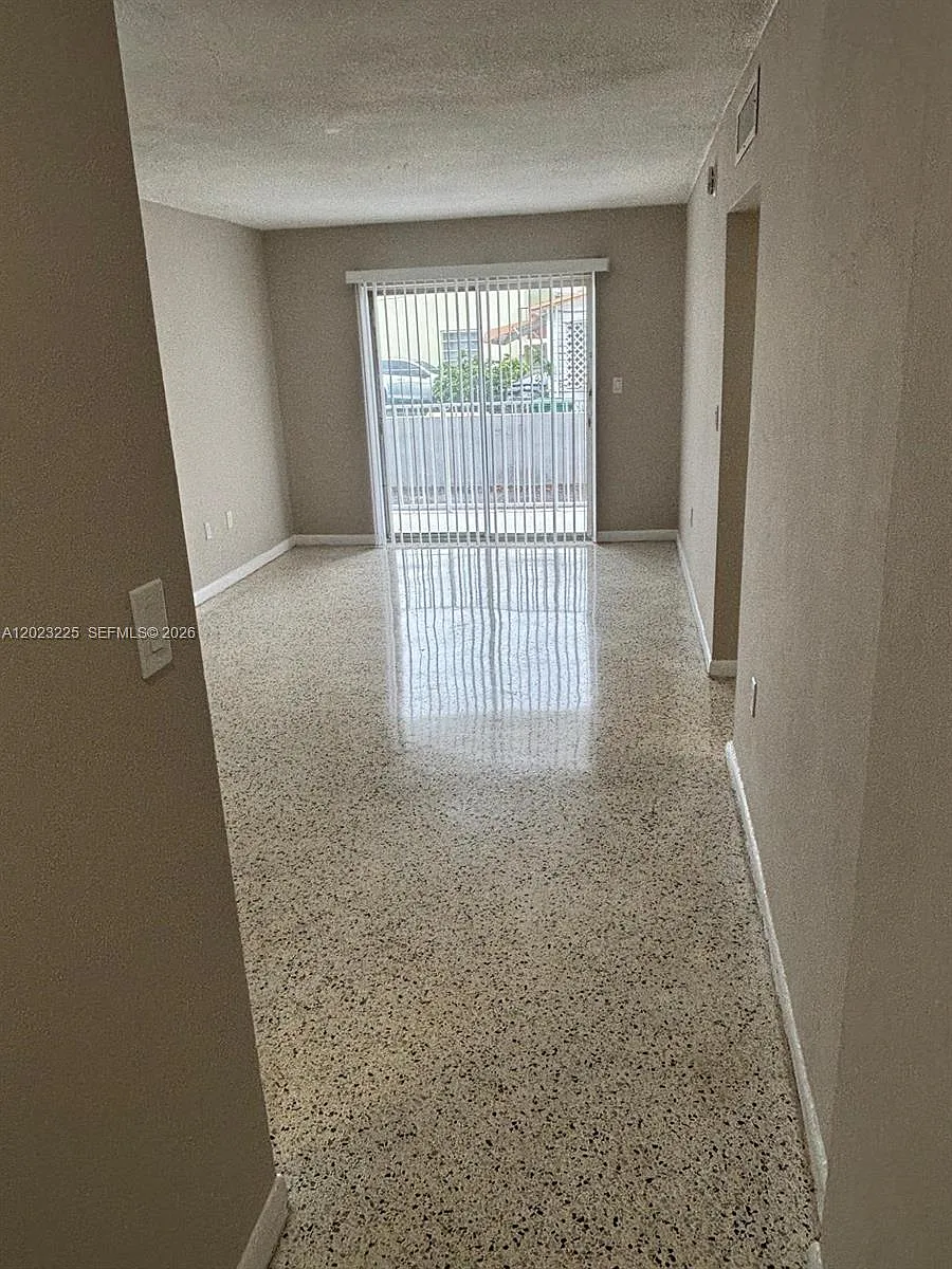 Building Photo - 1047 SW 7th St #6