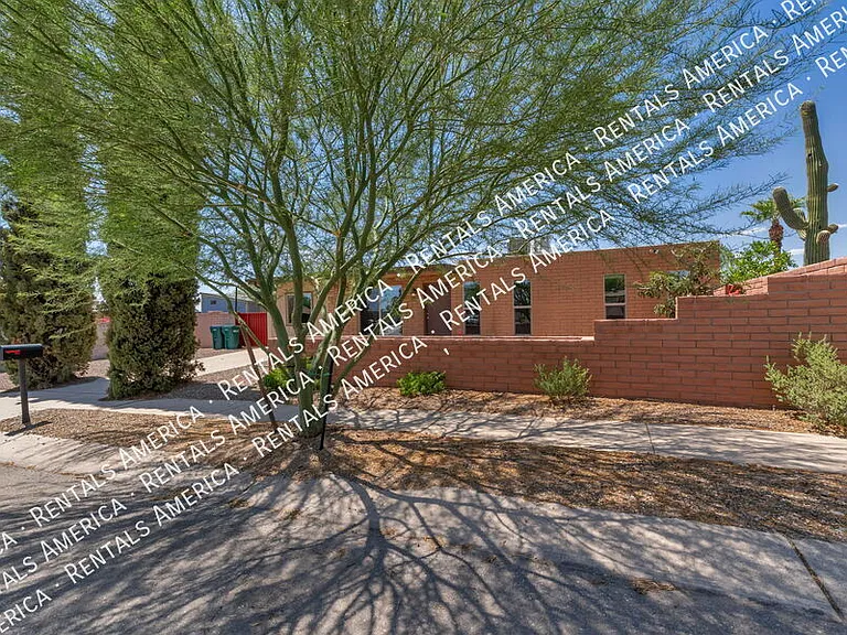 4000 W Orangewood Dr — Photo 2