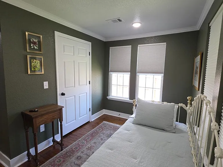 105 Pecan St — Photo 17