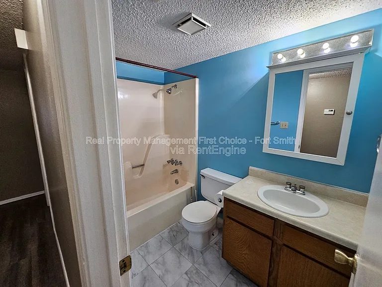 6719 Independence St — Photo 8